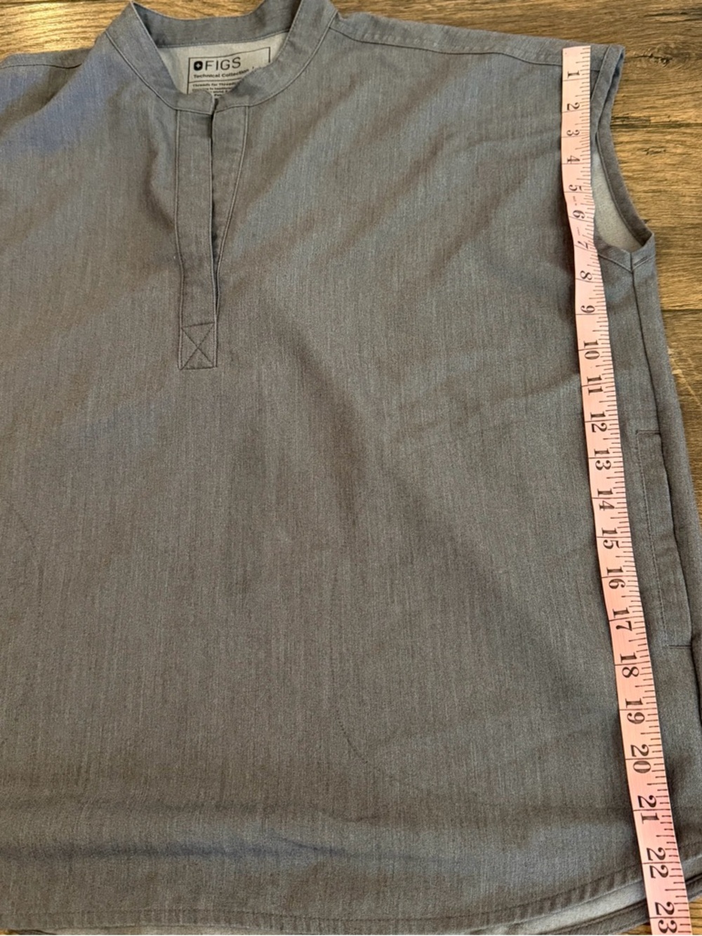 FIGS Grey Sleeveless Henley Scrub Top Size M